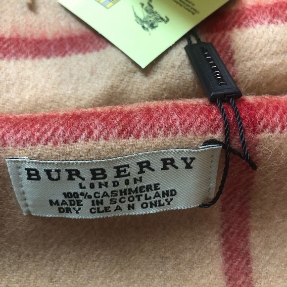 BURBERRY Wide Check Cashmere Scarf, Archive Beige - Unisex, NWT - Picture 3 of 5